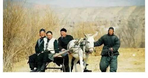 财主&要账上联:借新账,还旧账,借账还账,账还账,下联让人感同身受