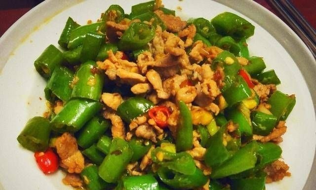 炒猪肉时,先放盐还是后放盐多数人都做错,难怪肉柴还不入味