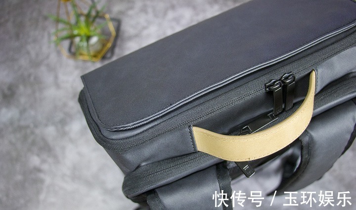 背负感 通勤零感重力双肩包——地平线8号全能通勤背包