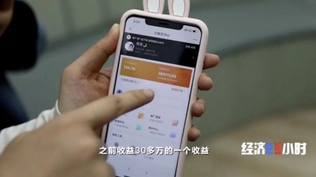 100元能买啥？2件衣服、4个包、1条裤子1双鞋...咋做到的？