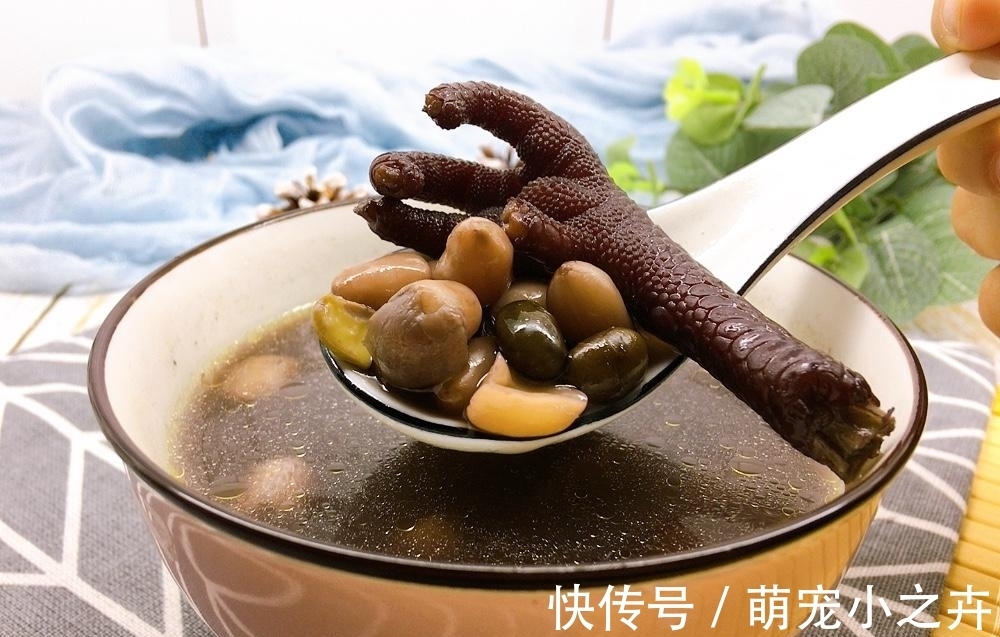 秋天 入秋后，多喝黑豆汤，口感甘醇淡淡飘香，养颜不一定要护肤品