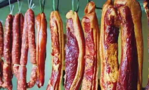  城里人|吃不完的腊肉，不要直接放冰箱，教您一招，腊肉放一年都不坏