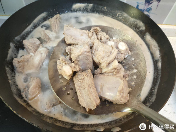 窍门|做红烧排骨，记住“2不放2窍门”，软烂脱骨、味道鲜香无腥味