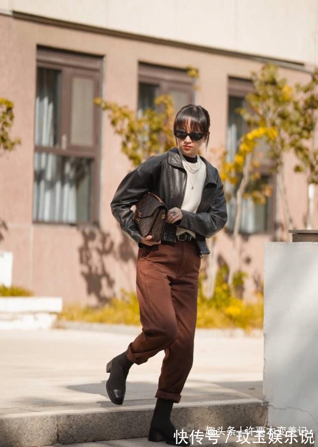 小姐姐 收起你的裙子吧!今年流行穿“九分裤+短靴”,保暖舒适还时髦