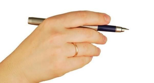 麻木|手指发麻并不是小事,而是身体的“警告”,老人一定要留意!