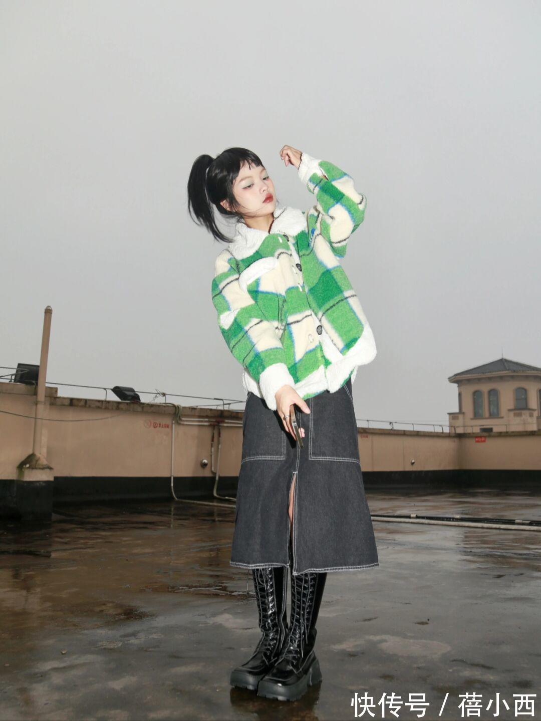 外套 给时尚做减法,这一季爱上“羊羔毛”外套穿搭,有点慵懒有点腔调