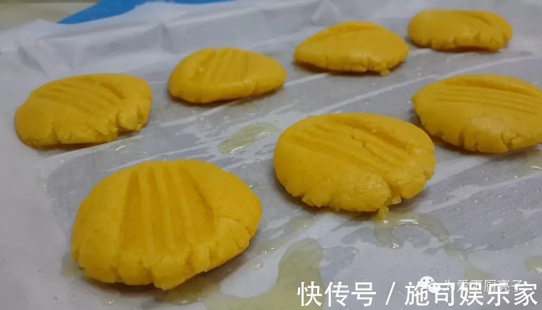 2勺面粉，1个鸡蛋，筷子搅一搅，做法比油条简单，比麻花都好吃