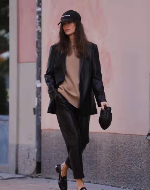 博主|瑞士博主穿搭:冬季也能穿出“透气感”,简约大气的美