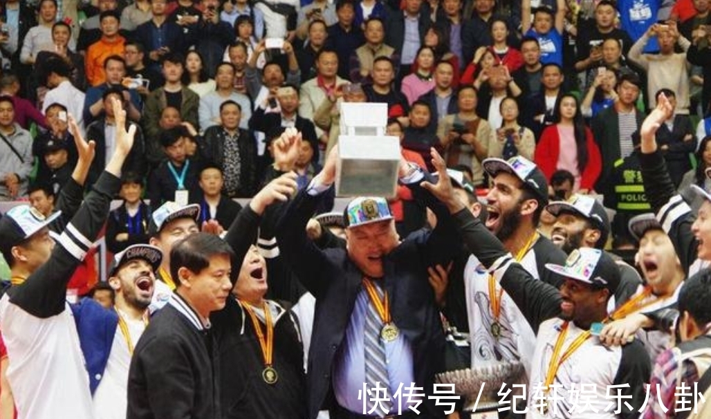 总冠军|儿子夺NBL冠军,老爸夺CBA冠军!中国篮坛第1对父子冠军教练产生