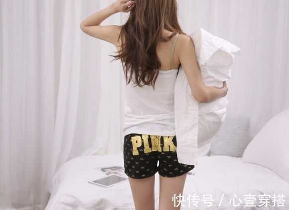纯白色|女神孙允珠高清时尚搭配:惹眼金边碰撞纯白色小吊带