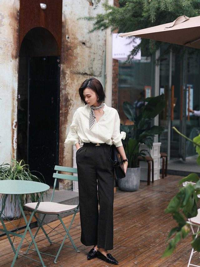 针织衫|25、35岁的韩系穿搭技巧分享,针织衫搭配百褶裙,精致高级又优雅