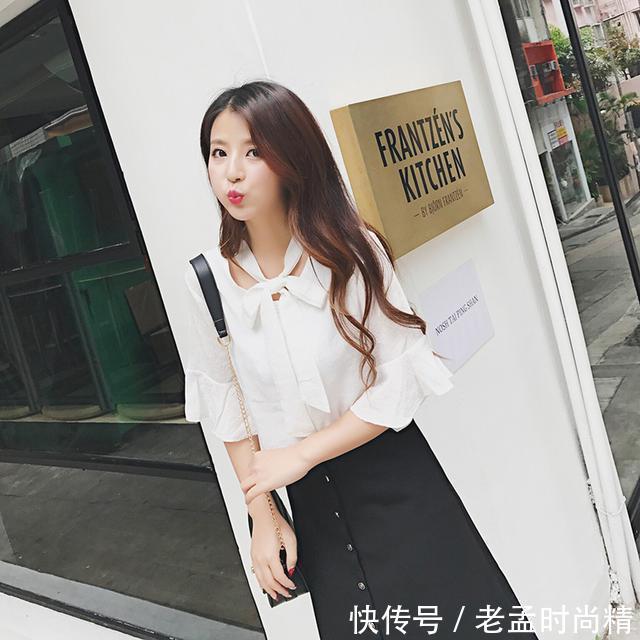 宽松 白色T恤,简单而不缺乏轮廓,考验妹子们的穿衣功力