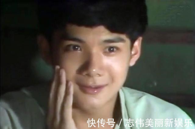 80年代《虾球传》的俩英俊少年靠“颜值”红遍全国,后来怎样