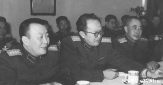 蒋介石|他是国军将领，起义后任兵团司令，主动降为军长，最后授衔上将