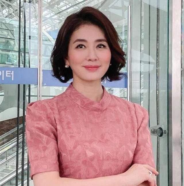 发质|老年人烫什么卷好看?发量多烫大卷发量少烫小卷,选对款式更减龄