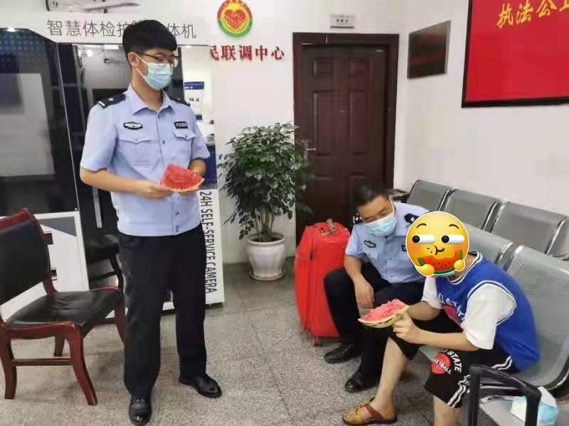 共和村|重庆九龙坡基层民警战高温 坚守本职岗位