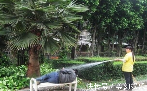 |搞笑GIF：看看女汉子是怎么吃面的，脖子以下全是胃