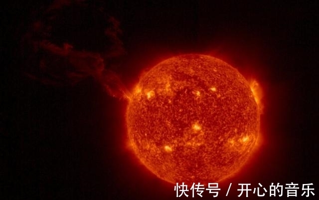 sol太阳苏醒，喷出人类从未见过的巨大火舌，地球暂时躲过一劫