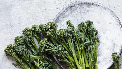 人到中年，推荐常吃几种食物，排毒消脂，皮肤更水嫩光滑