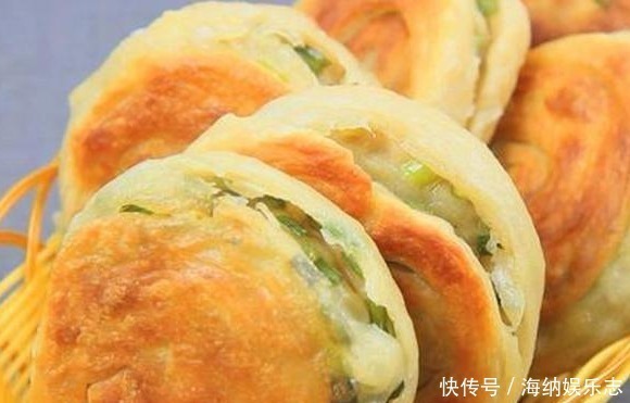 最近这面食火了,家里有面粉就能做,外酥里软,比鸡蛋饼还好吃