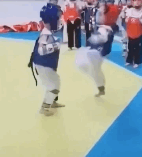 |搞笑GIF趣图:这是谁家的宝藏女孩,我承认我酸了