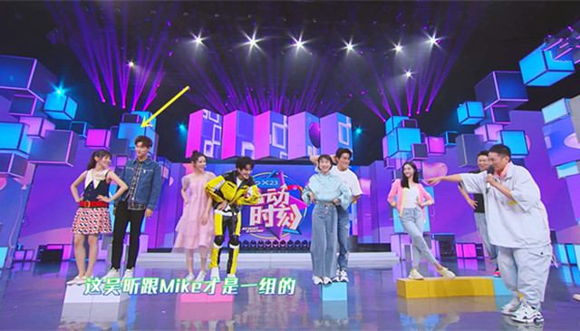 快本|当梁洁在《快本》做模特的姿势时,有人注意邢昭林的表情吗