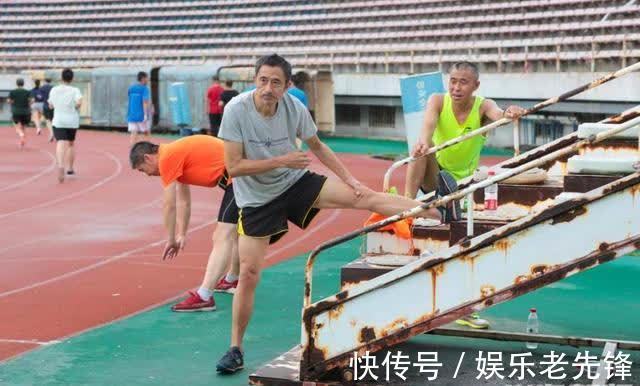 半岛|半岛聚焦丨夏日热练!弘诚体育场日均迎客七千,有人专门开车来运动