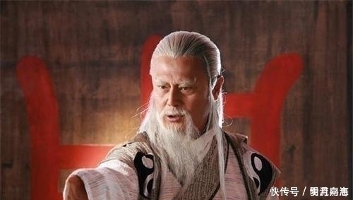 混沌钟$有一个神仙,鸿钧老祖对他毕恭毕敬,他的法宝在三界中最厉害