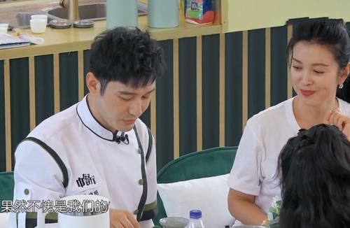 趙麗穎回歸,黃曉明向別人介紹她用了四字,卻讓粉絲心服口服