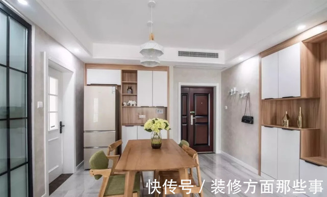 落地窗|127平现代风阳台隔出小书房,临着大大的落地窗,轻松又惬意