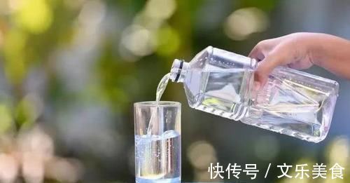 卤制品|痛风发作痛哭流涕?5种食物再喜欢也请远离,痛风不会频繁发作!