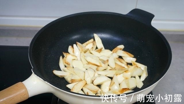 油焖茭白|家中有老人的快来看，常吃此菜，味道鲜美，还可以预防骨质疏松