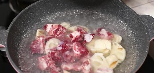  排骨汤怎么做才好喝？厨师长教你一种做法，每次做的都不够喝