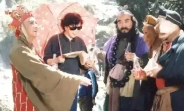 速看(拍西游记用的特效是啥软件)西游记后传的特效,《西游记》去掉特效有多尬?悟空玩滑板不算啥,龙宫骗了观众, 速看(拍西游记用的特效是啥软件)西游记后传的特效,《西游记》去掉特效有多尬?悟空玩滑板不算啥,龙宫骗了观众,