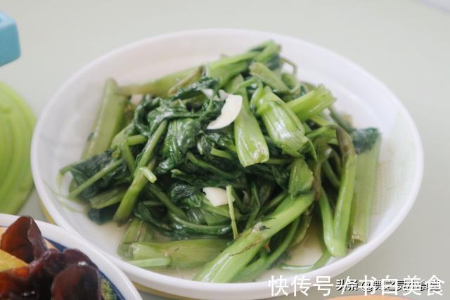 一日三餐|妈妈厨艺真不错,2菜1汤的午餐,搭配好有食欲,2碗米饭下肚