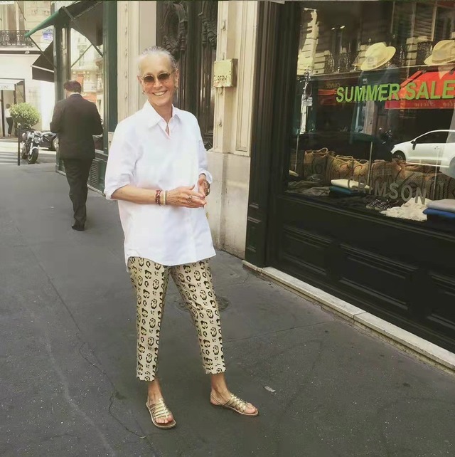 时髦性|60岁奶奶这样穿,优雅时髦不花哨,扎马尾露额头帅气不像奶奶