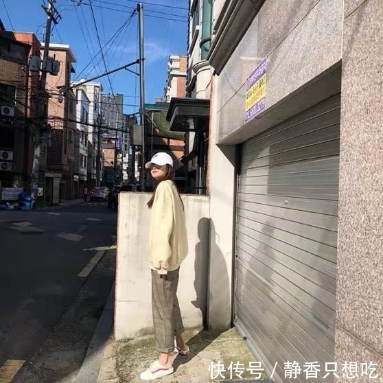 还在穿打底裤?都过时了,现在流行这4种裤子,让你腿长1米8