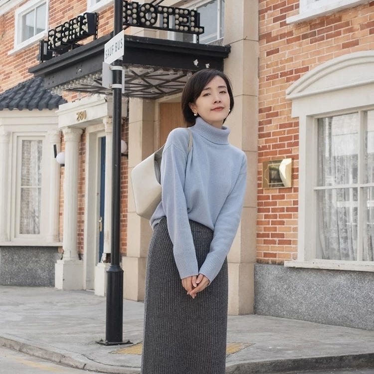 半身裙 30+女性如何摆脱土气感?针织衫搭配半身裙,高级时髦又减龄