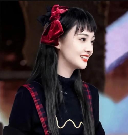 郑爽再回《追光吧》不尴尬，节目组态度已很明显，她有任性的资本