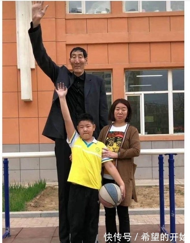身高|世界第一高鲍喜顺,不听医生劝阻生孩子,儿子10岁时身高1.6米