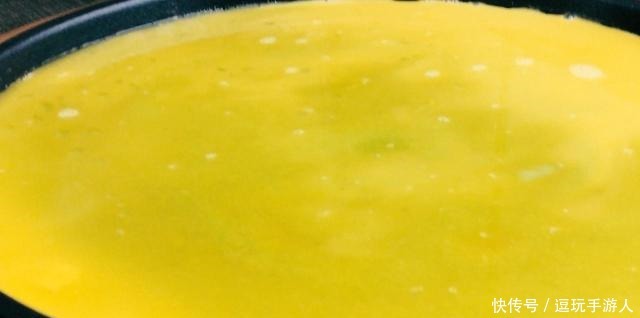 黄瓜别凉拌了,加2个鸡蛋,没想到这么好吃,上桌就扫光,真香!