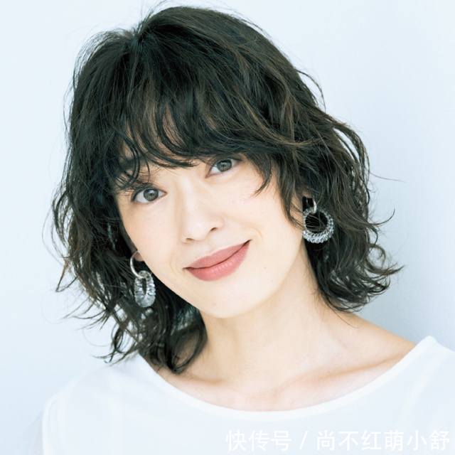 刘海 女人一旦到了40，发型建议“弃长选短”，试试这些妈妈卷，很减龄