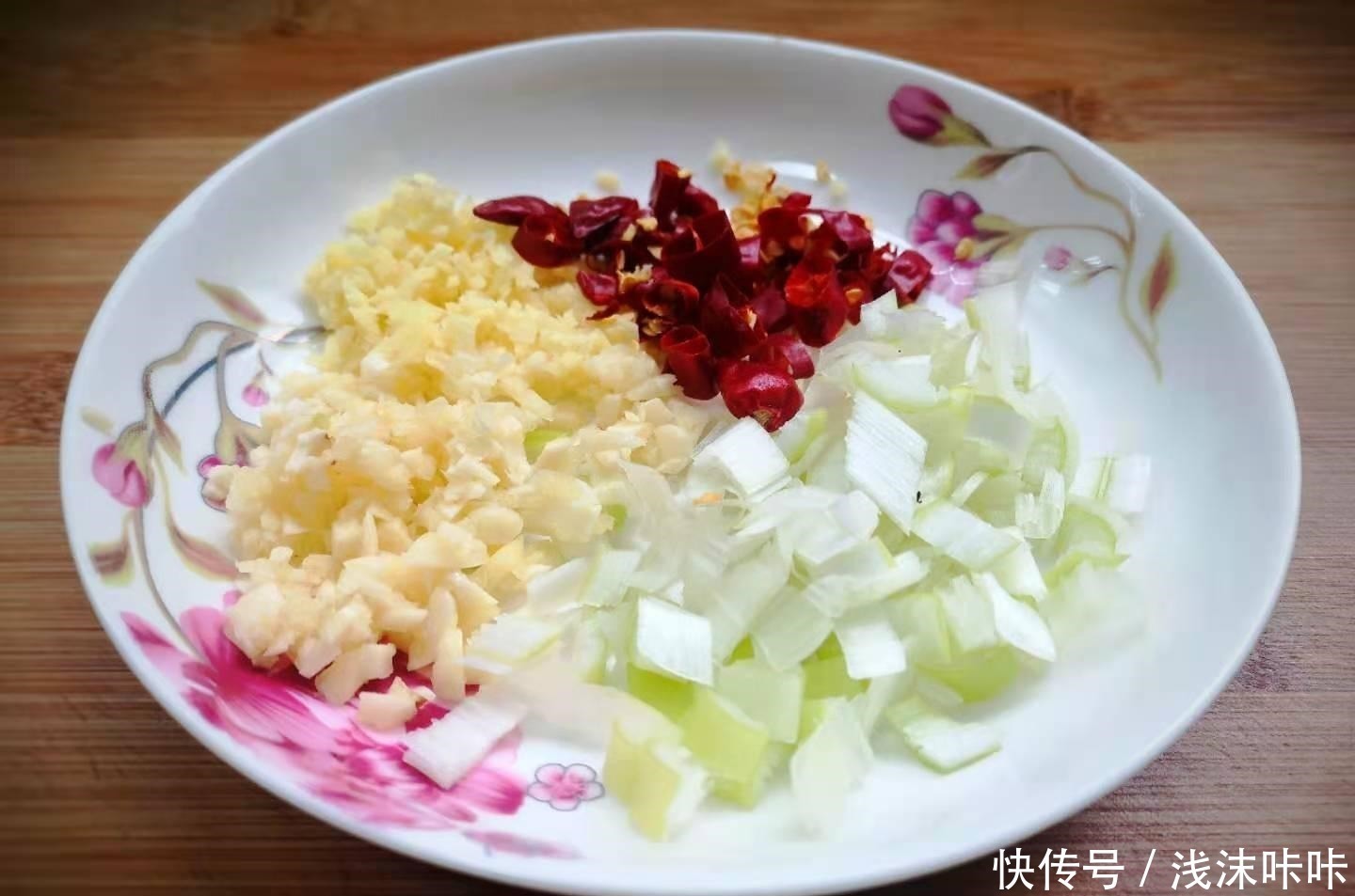 美味|入冬后，白菜萝卜靠边站，最该吃的蔬菜是它，爽脆好吃营养足！