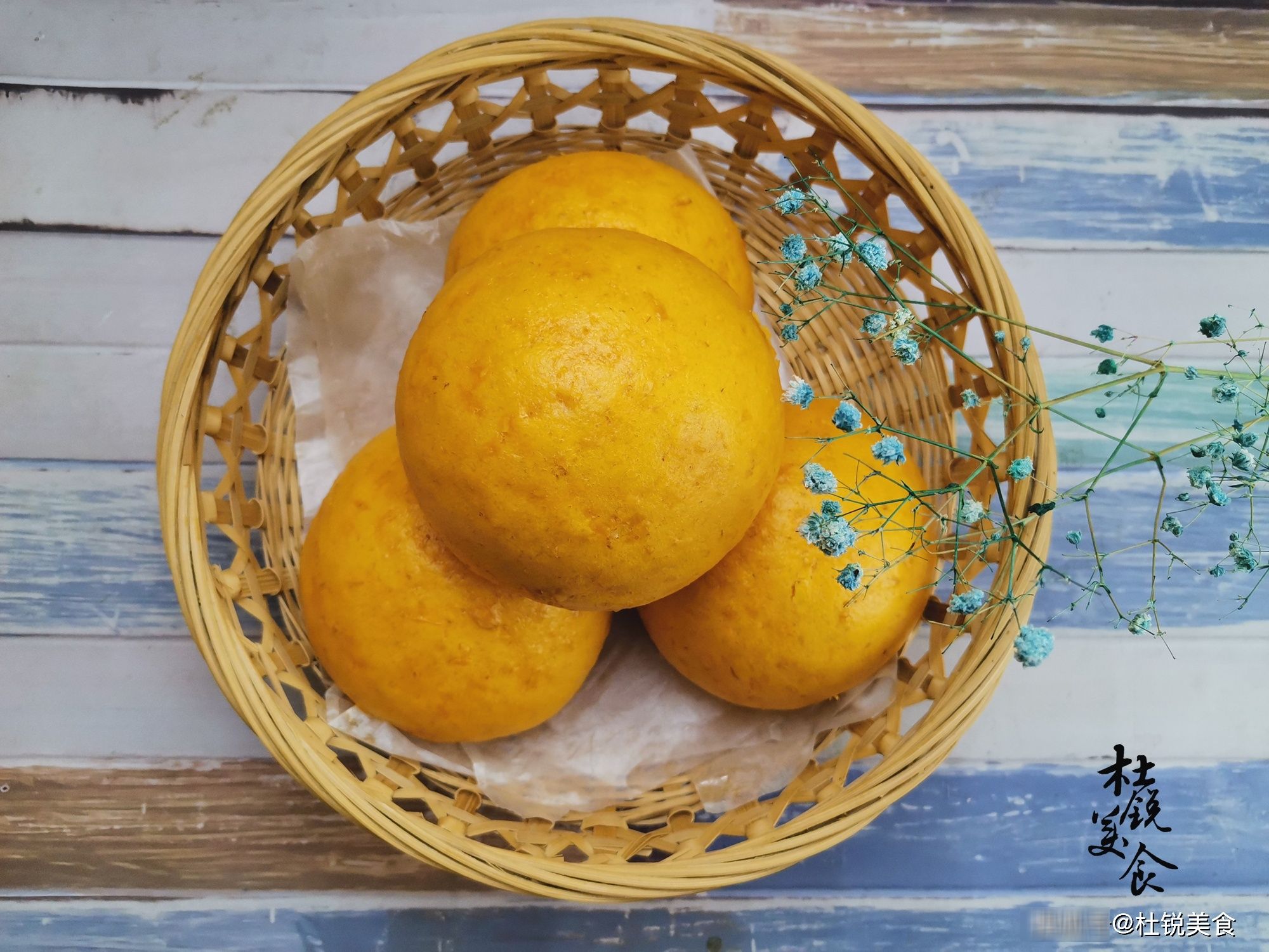 家有老人，蒸馒头别再用水和面，南瓜搭配燕麦，一家人爱吃