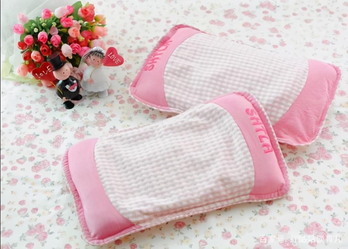 弄错|宝宝多大需要用枕头？不是三个月，关于最佳时间很多宝妈都弄错了