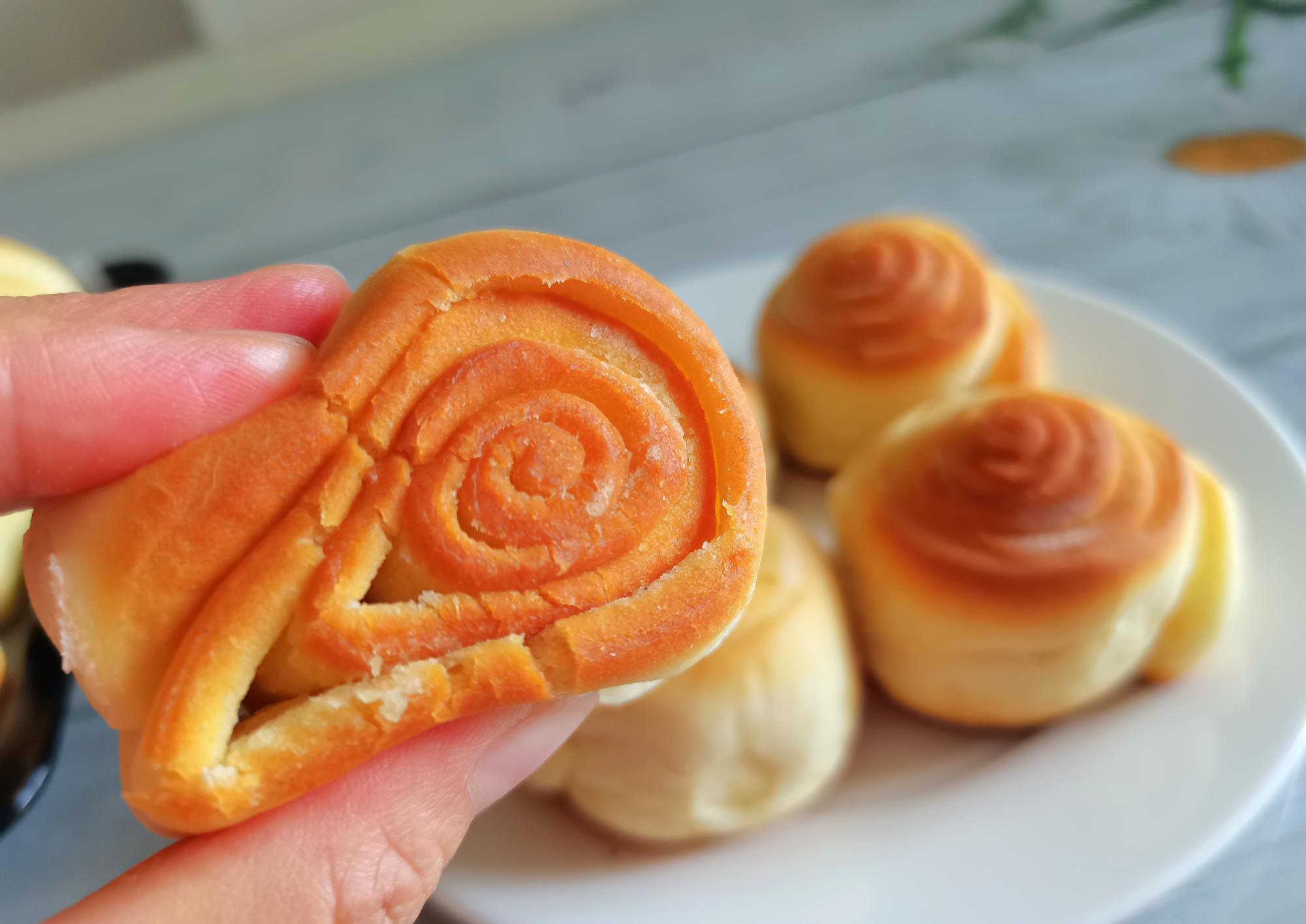 葡萄干|比面包好吃的烤花卷,外酥里软奶香味浓郁,丈夫吃了直点赞