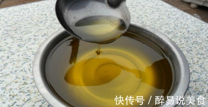 炸鱼后，油太腥扔掉太可惜！掌握这2种方法，“腥油”变“香油”
