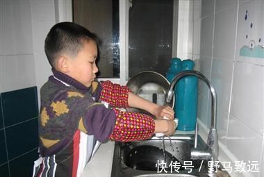 家居照|全职7年的主妇“请病假”,晒出“家居照”后引人感慨:对比太大