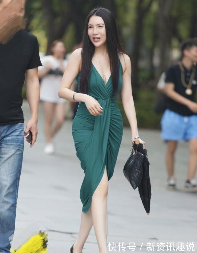 风格 深V吊带裙姐姐,展示了鱼嘴高跟鞋的迷人和优雅!