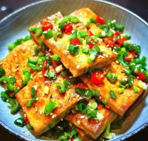 不粘锅|煎豆腐,直接下锅就错了!多做2步,外焦里嫩,不粘锅不掉皮,香